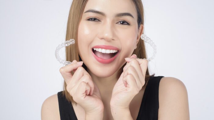 To maintain a healthy smile throughout your Invisalign journey, it’s essential to adopt a thorough and consistent oral hygiene routine.